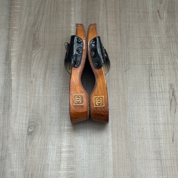 CHANEL dark brown slip-on wooden patent leather clog sandals retro style size 36 - Picture 5 of 5